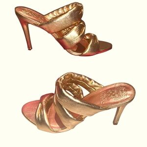 🩷VINCE EGYPTIAN GOLD HEELS! EXCELLENT CONDITION!! 🩷